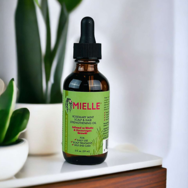 ⁦زيت يومي للشعر وفروة الرأس بخلاصة الروزماري والنعناع من ماركة Mielle⁩ - الصورة ⁦3⁩